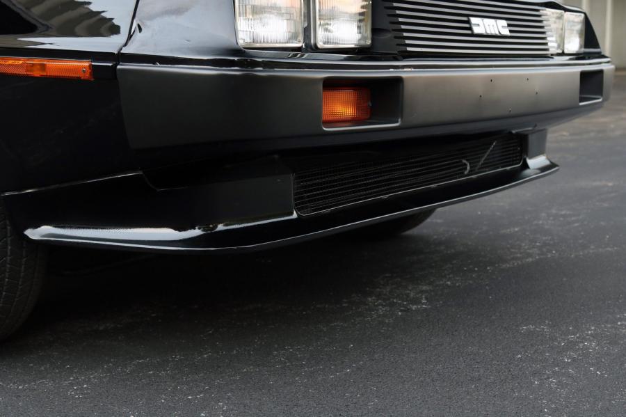 Детали экстерьера DeLorean DMC-12 in Black 1981 года  (фото 32 из 207)